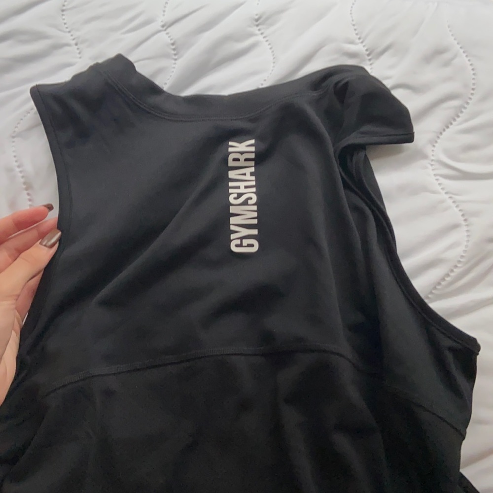 black GYMSHARK tank